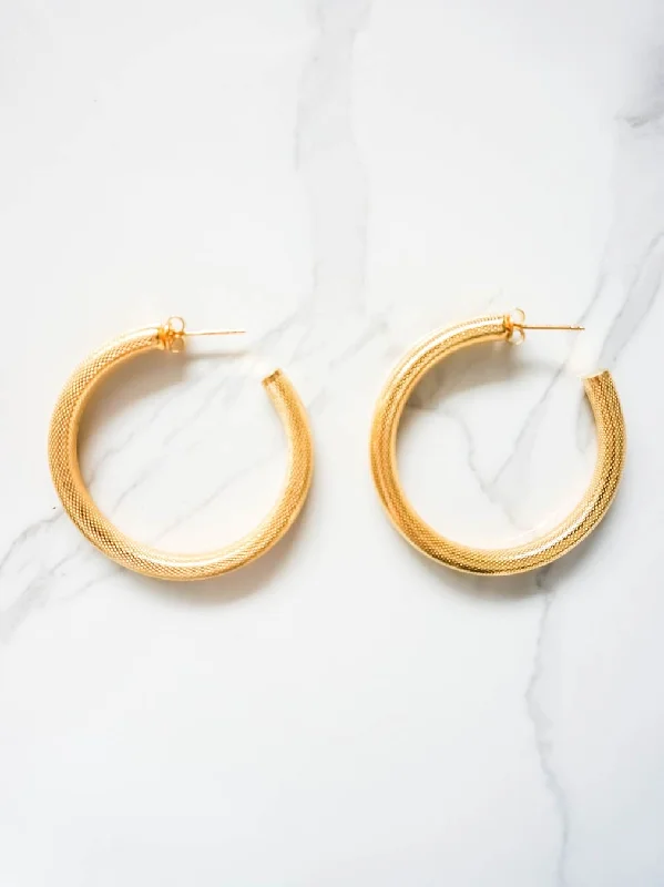 Suzie Hoops