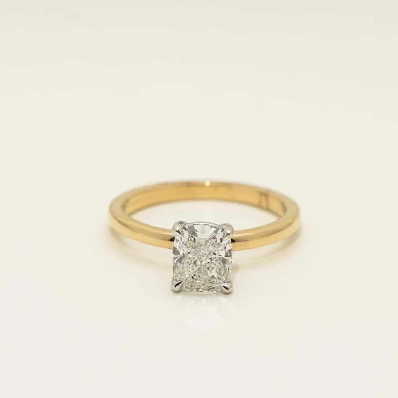 Cushion Cut Diamond Solitaire Engagement Ring in 18kt Yellow Gold (1 1/2ct)