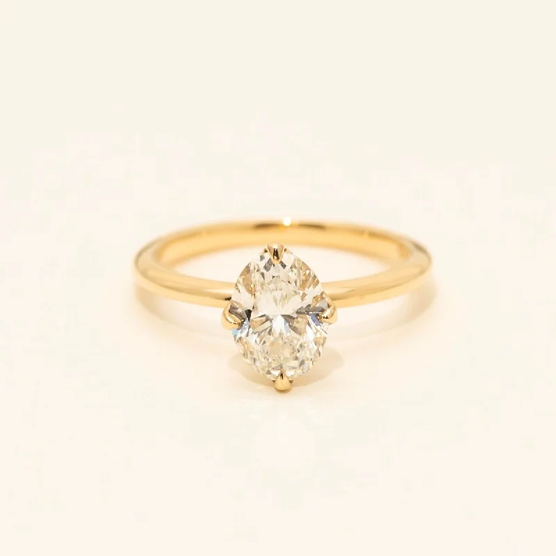 Oval Diamond Solitaire Engagement Ring in 18kt Yellow Gold (1 1/2ct)