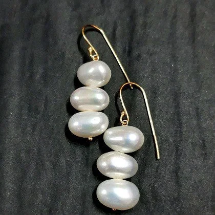 KIDNEY SHAPED PEARL DROP EARRINGS