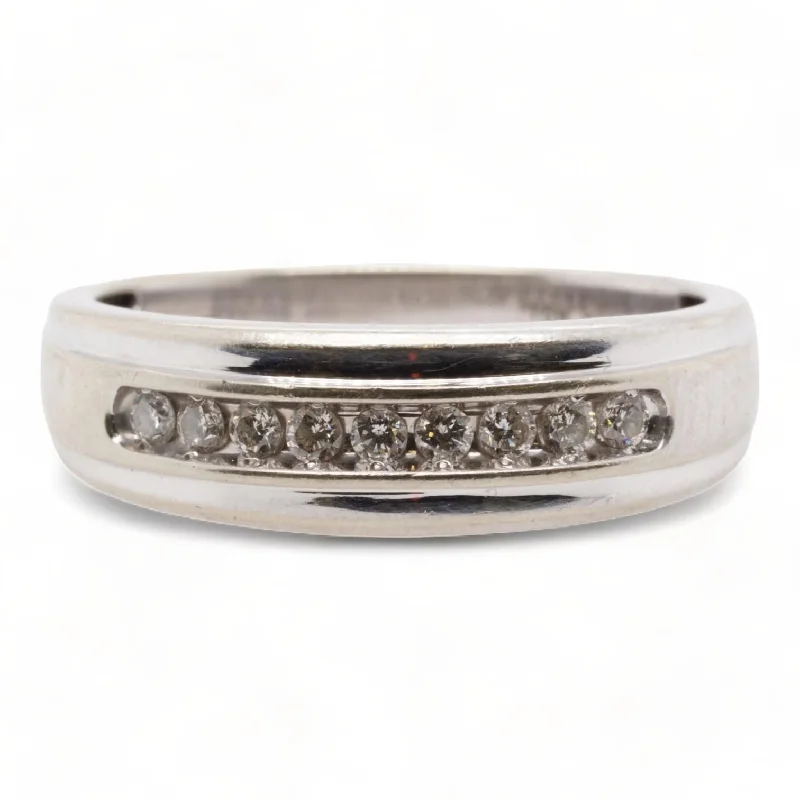 10K White Gold Round Diamond Band With Step Edge