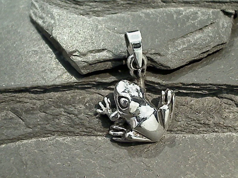 Sterling Silver Small Frog Pendant